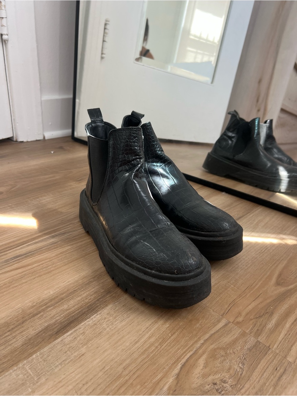Boohoo Black Croc-Embossed Platform Chelsea Ankle Boots
